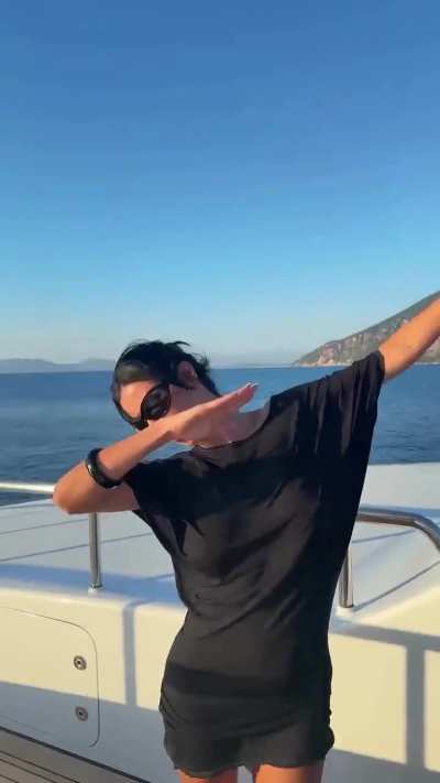 It’s Drink’o Clock with Vic and Kylie