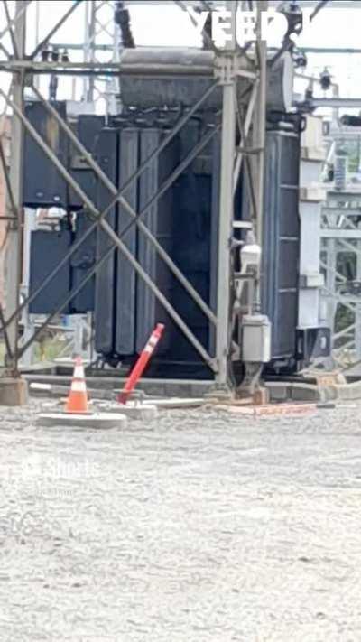 This transformer is..?!🔥 🎶 🔥 🎶 