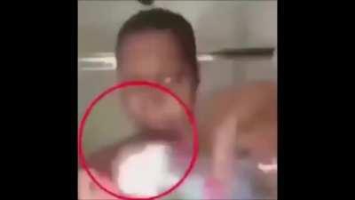 👉🏿👶🏿👈🏿