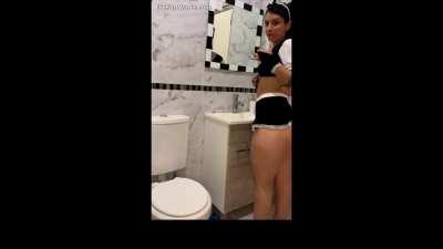 Titania Is Your Gassy Maid!