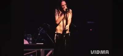 jonathan davis does face when thing gets thrown his way