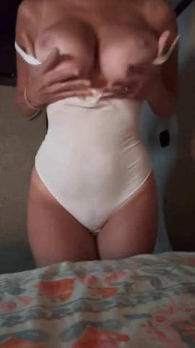 Let me be your sexy “MILF next door” Onlyfans 70% off 💋🫶💋(link in comments) 