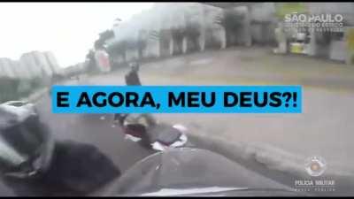 [Brazil] POV: you're getting robbed when a police officer pulls up next to you on his motorcycle