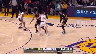 [Highlight] Steph Curry drills a triple from deep