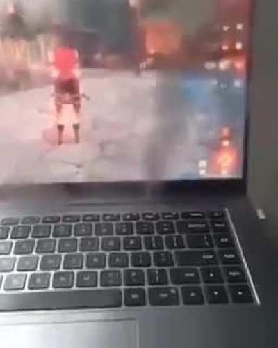 alguien me aiuda?? .__.