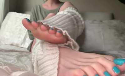 Rate my leg warmers 💙🖤🤍