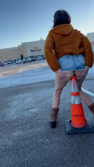 Traffic cone anal [F]