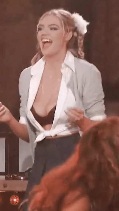Kate Upton Bouncing Tits
