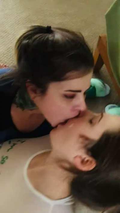Perfect Cum Kiss!