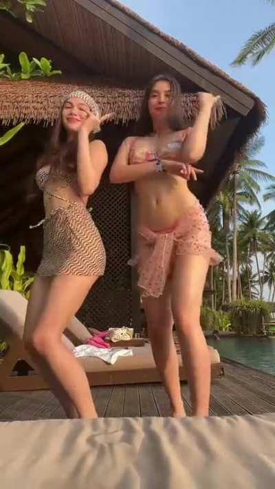 Roxie Smith & Ashley Ortega