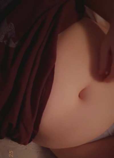 Self belly tickles😜