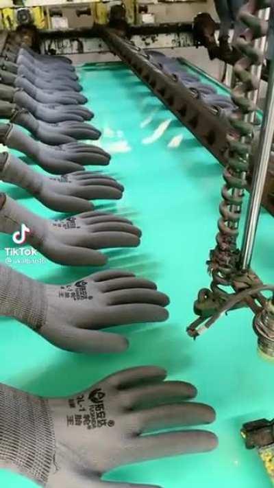 Dipping neoprene coated gloves