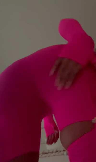 Iggys ass is unbelievable