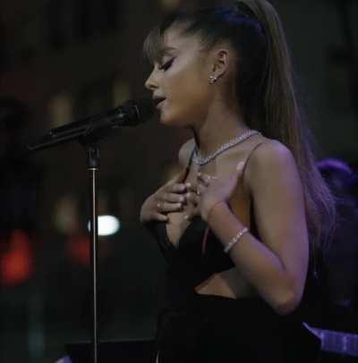 This is such a hot outfit