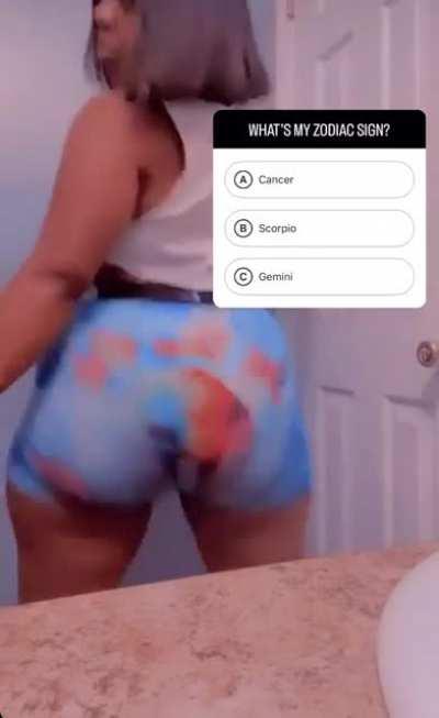 This luh bit so damn thick dawg 😩😩👅