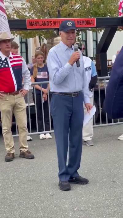 Dark Brandon honoring veterans on 9/27. The contrast with today's Trump address to military leadership cannot be more staggering😔