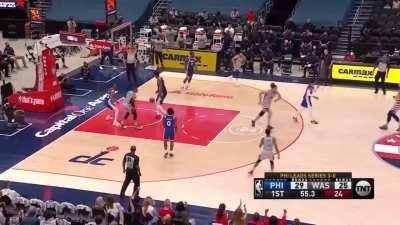 [Highlight] Lopez sky hook over Embiid