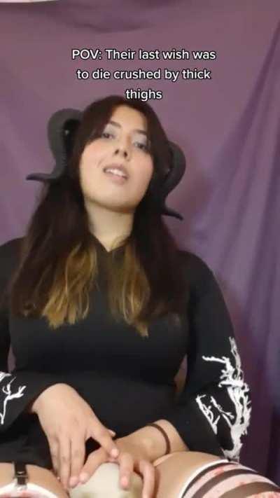 Please I will do anything to trade places with that skull 🥵🤤 @Crazymexicana