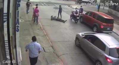 Failed theft on Guatemalan congressman. Security detail takes care of robber (who survived).