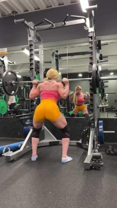 First Day Back Training after Bodybuilding Prep - Going into a reverse diet now. 155x10 High Bar Back Squat