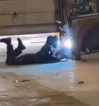 (⁠●⁠_⁠_⁠●⁠)