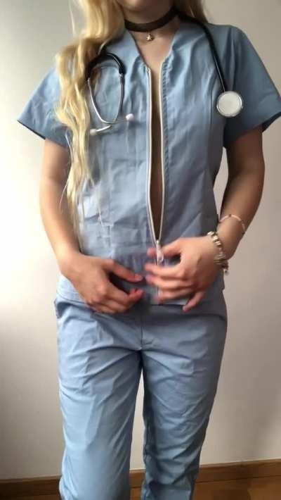 Could I make you consider dating a petite fit nurse like me