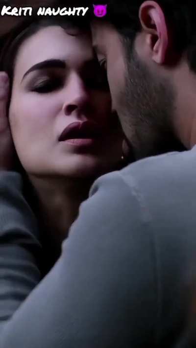 Kriti Sanon 🎀 Naughty 😈