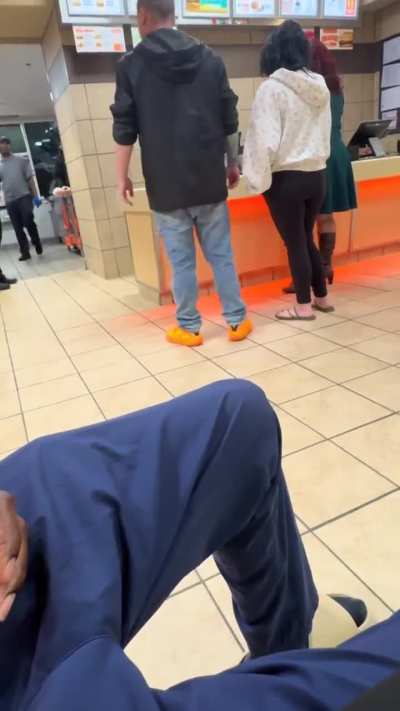 Guy arguing with Whataburger employees gets kicked out of restaurant