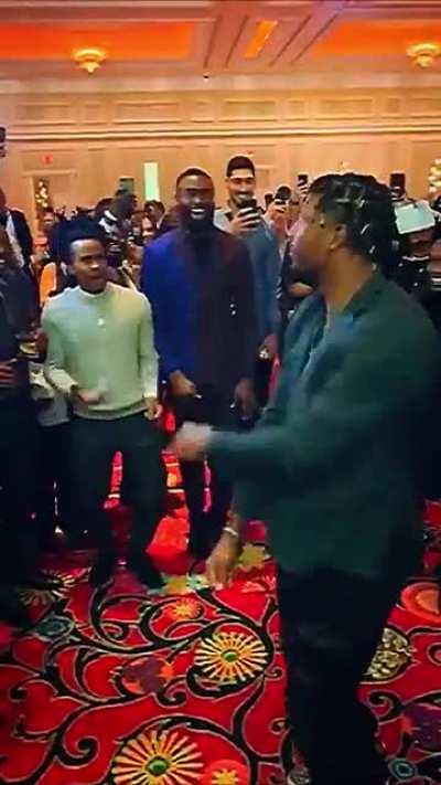 I SPY WITH MY LITTLE EYE SOME IMMACULATE VIBES… BECAUSE THEM CELTICS ARE 20-5!