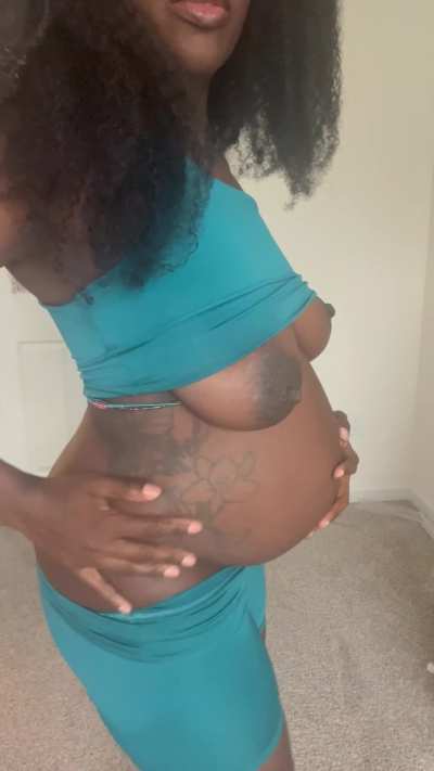 Would you suck on my Big black pregnancy nipples 😋