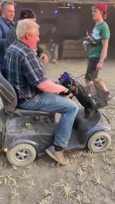 Rednecks are Americans only? .. Germany - Halt mein Bier!