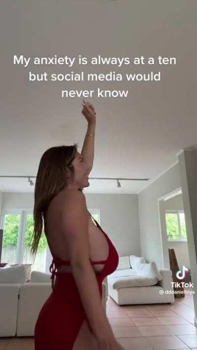 Damn, those side boobs are massive.