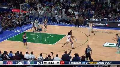 [Highlight] Luka Doncic makes two clutch midrange jumpers to get the win