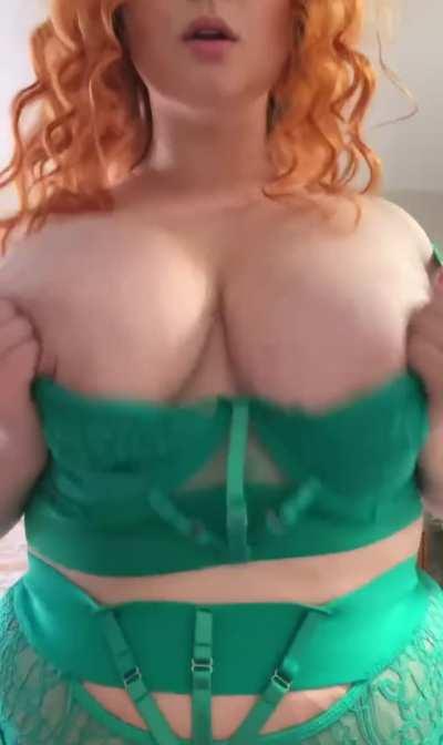 Did a curvy ginger make you stop scrolling?