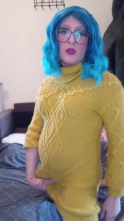 Struggling to break through this jumper dress 😣