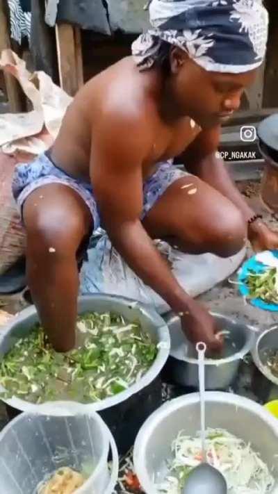 It's so over for Bharat bros 😭 (Africans now mocking tasty Endian streetfood)