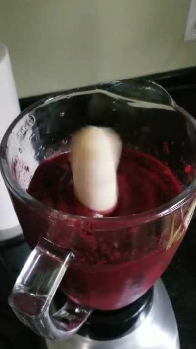 My banana isn't going without a fight (OC)