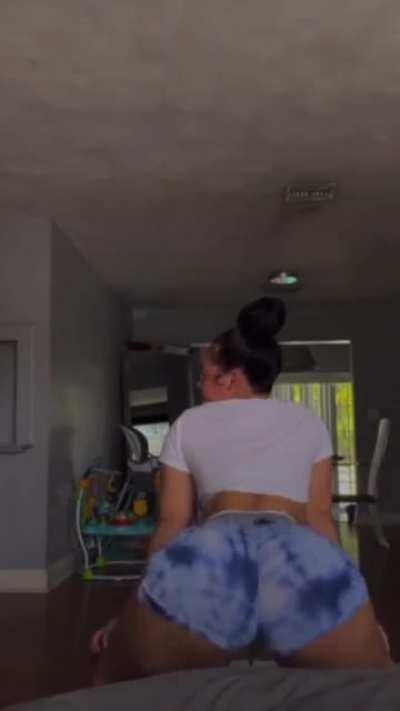 Russialit 🐐🐐 the baddest one yet just watch 😩😩