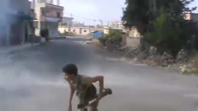 Opposition fighter one-handing an anti-tank rocket while engaging an SAA checkpoint - 2013