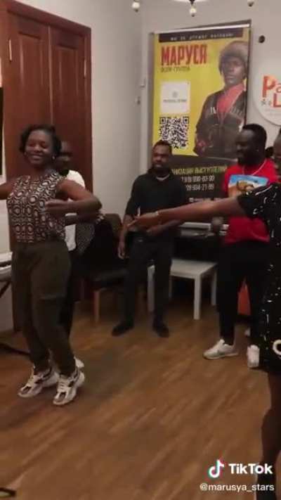 Ойся ты ойся, ты меня не бойся Ай кент би рилли тачд Ты не беспокойся. (Ночная партизанская)