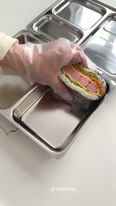 I wish my mom or grandmother would make these kinds of lunch instead of just having school lunches