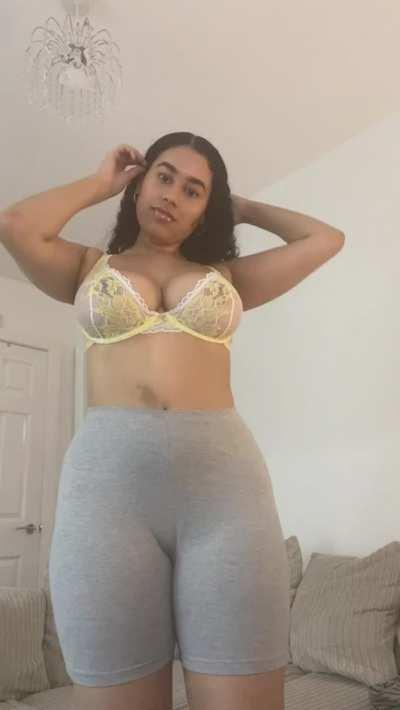 Too shy and insecure to show my thicc bare ass and tits🙄