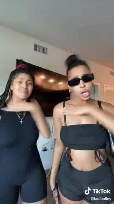 Bailey sisters two of em 🍒🍑