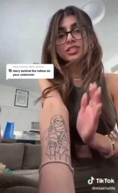 lübnanlı ermeni orrospu mia khalifa koluna pkklı Asia Ramazan Antar resmini dövmesi yaptırmış bu amk orrospunun videolarını bidaha izlemiyoruz boykott !