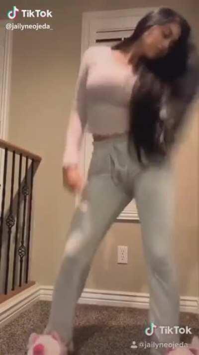 anymore booty flex tiktoks like this?