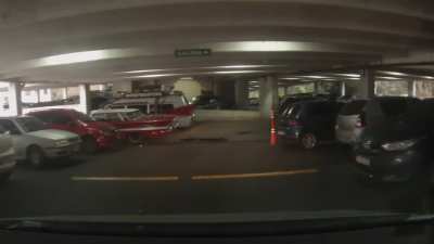 ECTO-1 Visto en Estacionamiento del Hospital Central de San Isidro