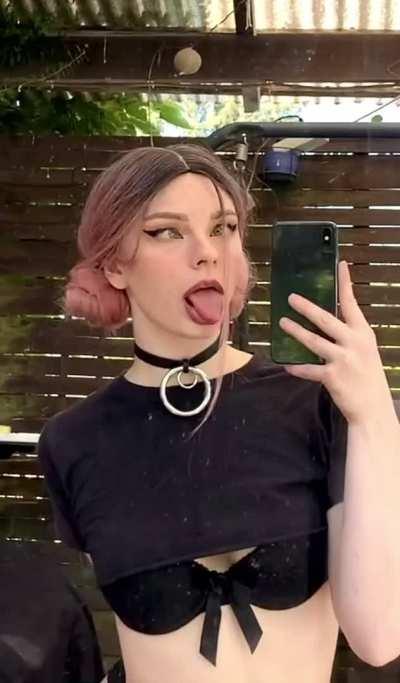 I imagine how it would feel if 69 of you spit in my mouth 🤔💦