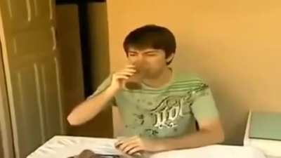 O estranho caso do menino que só conseguia comer biscoito. KEKW