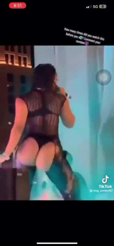 anybody tryna talk me thru this nut👀😮‍💨