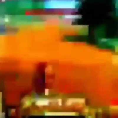 Muquinha jogando free fire sem net: